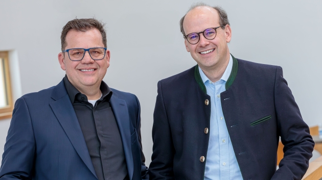 Dr. Florian Block übernimmt CEO-Rolle bei Herbaria und Salus-Gruppe - Dr. Florian Block wird alleiniger Geschäftsführer der Herbaria Kräuterparadies GmbH und damit auch der gesamten Salus Gruppe, Erwin Winkler (l.) wechselt zum zum Verband Bioland e. V. - Quelle: Saluus-Gruppe